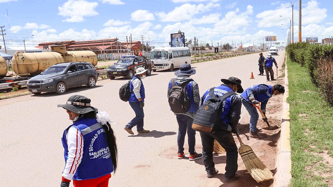  Puno: 120 sentenciados limpiaron las calles de Juliaca 