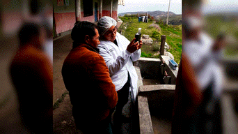 Monitores realizan medición del cloro residual. Cajamarca