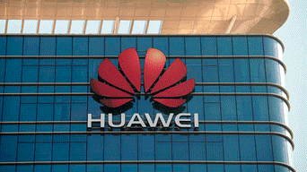 Fundador de Huawei pretende invertir más en reclutamiento para competir con Google. Foto: AFP Huawei