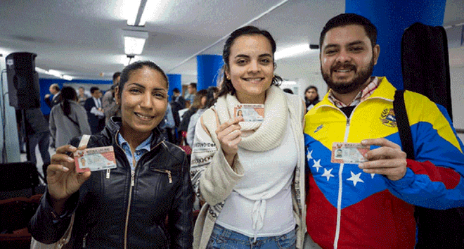 Tacna: Reconocen títulos a 1500 maestros venezolanos