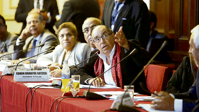 Emplazan a Fiscalía a investigar a congresistas que blindan a Donayre